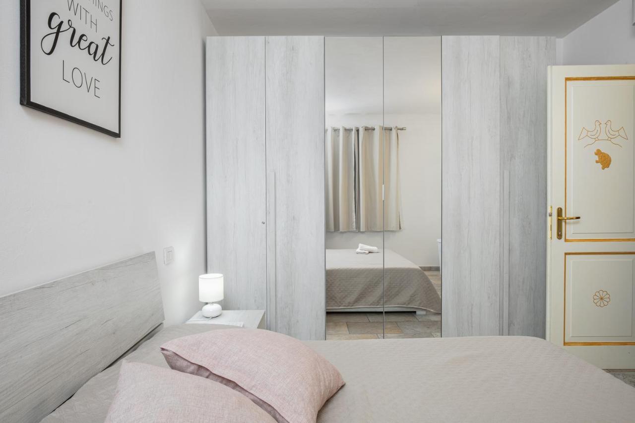 Casa Vacanze Lo Squalo オルビア エクステリア 写真
